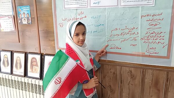طلوع آگاهی در دل های کوچک؛ جشن روز دانش آموز در دبستان لطیفه