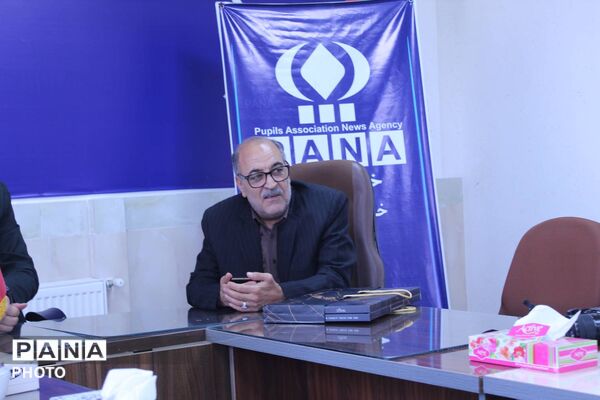 نشست صمیمی خبرنگاران پانا خراسان شمالی با مدیرکل آموزش و پرورش در روز خبرنگار

