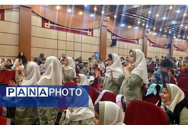 برگزاری سیرک لی‌لی پوت‌ها در اداره آموزش و پرورش رباط‌کریم