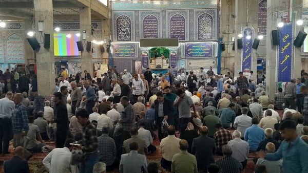 نماز جمعه با حضور مسئولان آموزش و پرورش نیشابور به مناسبت هفته بزرگداشت معلم 