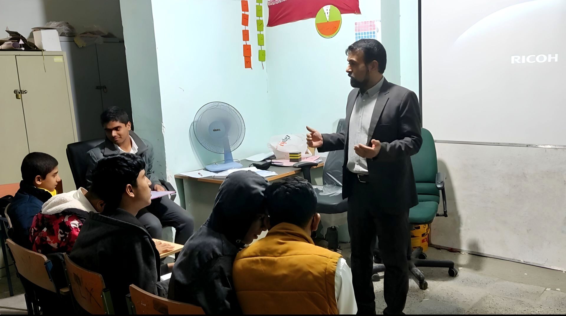تربیت نسل جدید، نیازمند معلمانی دلسوز برای ایجاد ارتباطی موثر و دوستانه با دانش‌آموزان است