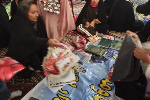 محفل قرآنی و حلقه صالحین در پایگاه مقاومت حضرت زینب (س) داریون 
