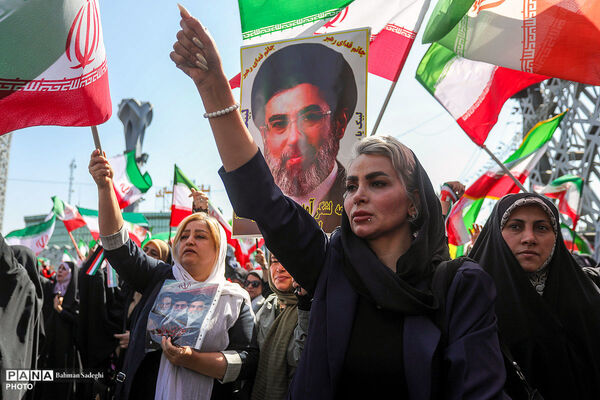 رزمایش دختران «جان‌فدای ایران»