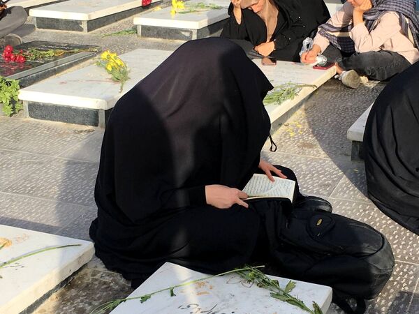 برپایی مراسم دعای عرفه در گلستان شهدای اصفهان