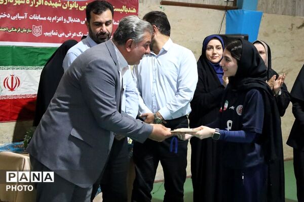 تجلیل از ملی‌پوش هندبال قرچک پس از بازگشت از مسابقات قهرمانی آسیا