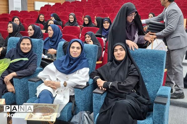 گردهمایی دبیران و آموزگاران تربیت بدنی در کانون فرهنگی تربیتی امام خمینی (ره) به مناسبت هفته تربیت بدنی و ورزش 