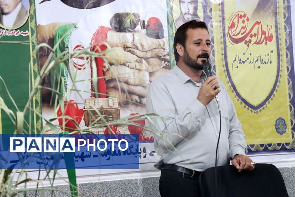 برگزاری یادواره شهدا در روستای دولاب با حضور مسئولان و خانواده‌های شهدا