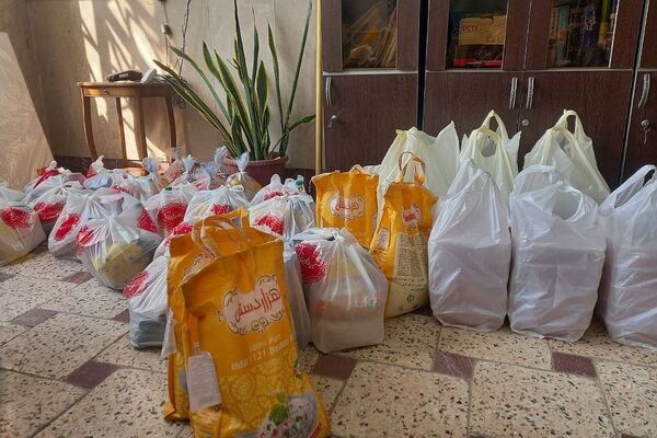 پخش ارزاق در هنرستان کوثر شهر قیامدشت ری یک