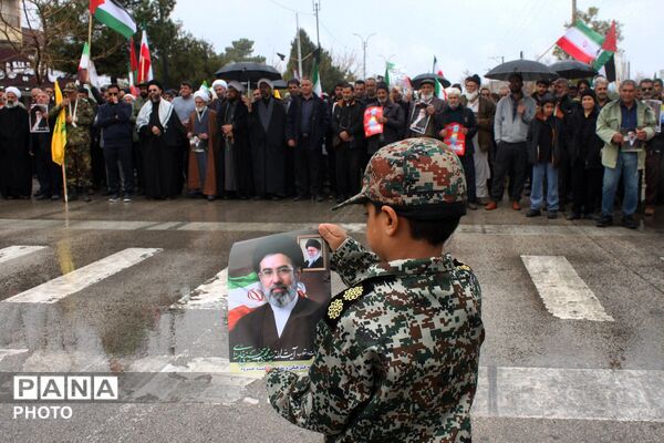 حضور شجاعانه چترودی‌ها در روز بارانی قدس