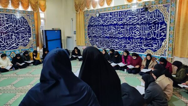محفل انس با قرآن در دبیرستان نمونه دولتی حضرت زینب (س)