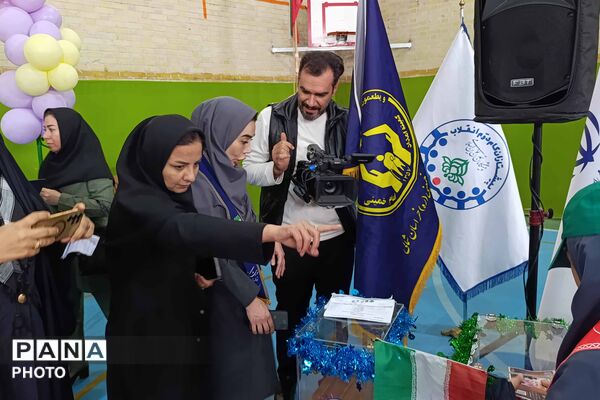 تقسیم مهربانی با شور عاطفه‌ها در مدارس خراسان شمالی