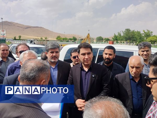 دیدار استاندار کردستان با خانواده شهدای حملات تروریستی رژیم صهیونیستی و بازدید از طرح‌های توسعه‌ای قروه