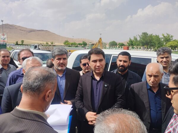 دیدار استاندار کردستان با خانواده شهدای حملات تروریستی رژیم صهیونیستی و بازدید از طرح‌های توسعه‌ای قروه