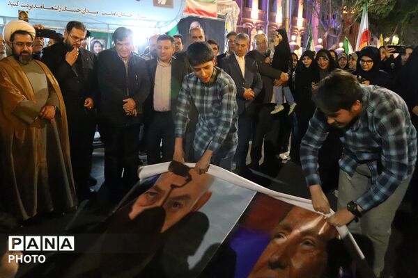 محفل گرم تشکیلاتی دانش‌آموزان در تجمع مردمی تبریز با حضور قائم‌مقام معاون وزیر در سازمان دانش‌آموزی
