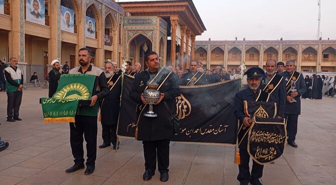 آیین لاله‌گردانی در حرم شاهچراغ(ع)