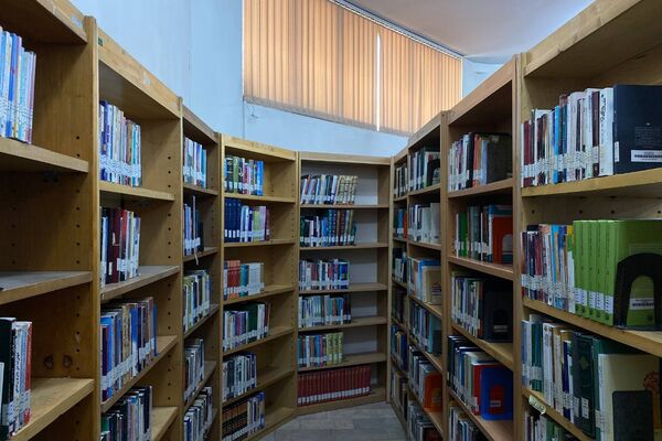 دانش‌آموزان دبیرستان نگین‌دانش ورامین میهمان کتابخانه رازی شدند
