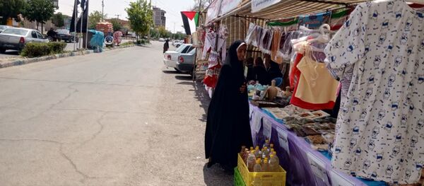غرفه هنری دختران و مادران فاروجی در پارک وحدت 
