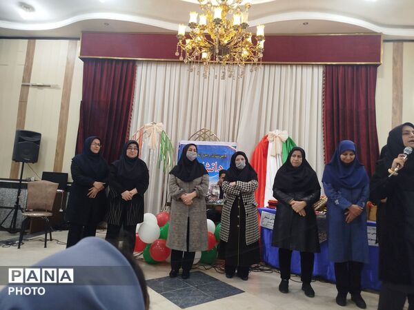 مراسم تقدیر و تشکر از دانش آموزان برتر درسی، اخلاقی و نماز جماعت در دبیرستان دخترانه دانشور 2 