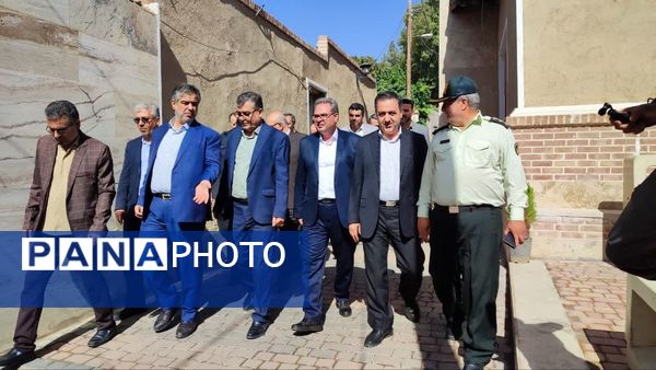 استاندار مرکزی در محلات؛ تجدید میثاق با شهدا و افتتاح ۸۳۴ میلیارد ریال پروژه عمرانی در هفته دولت