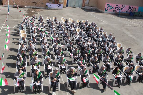 اولین جشن جوانه‌ها در مدرسه نشاط بهارستان‌2