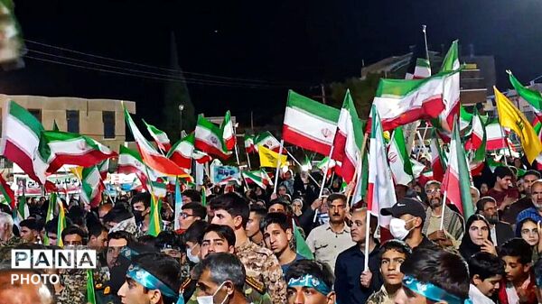 حضور بسیجیان فیروزآباد در میدان امام(ره)