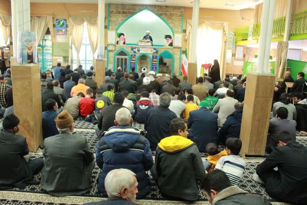  نماز عبادی، سیاسی جمعه با رنگ و بوی دهه فجر در فاروج