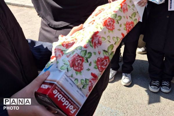 تقدیر از رتبه های برتر درسی در دبستان مریم بهارستان دو