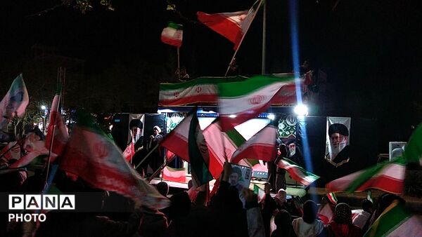 خون می‌دهیم ولی خاک هرگز