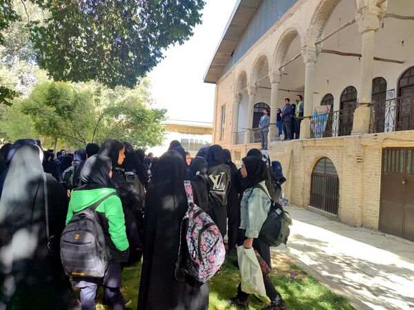حضور دانش‌آموزان ناحیه یک شهرکرد و لاران در اردوی «طرح تمشک» 