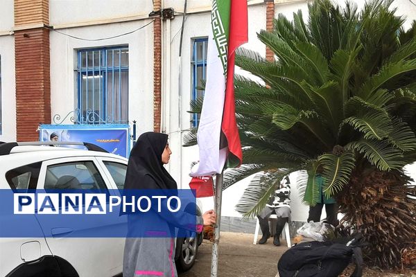 گرامیداشت هفته دفاع مقدس و آغاز سال تحصیلی در دبیرستان فرزانگان قائمشهر