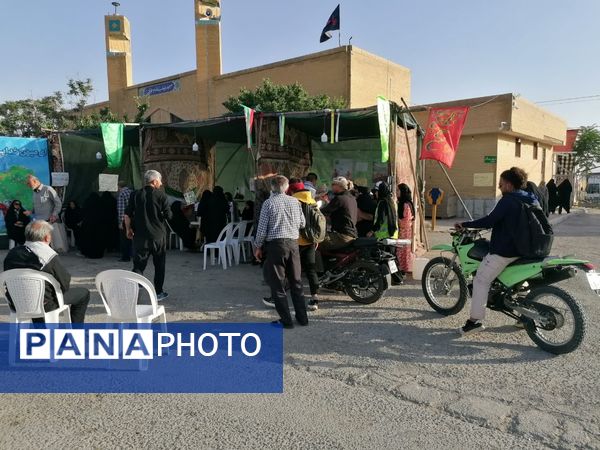 جلوه‌های از عاشقی زائرین و خادمیاران در موکب حضرت فاطمه زهرا (س) 