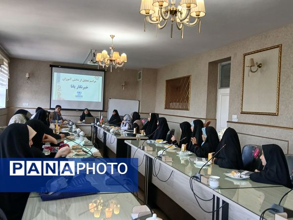 مراسم تجلیل از دانش آموز خبرنگاران پانا ناحیه پنج مشهد 