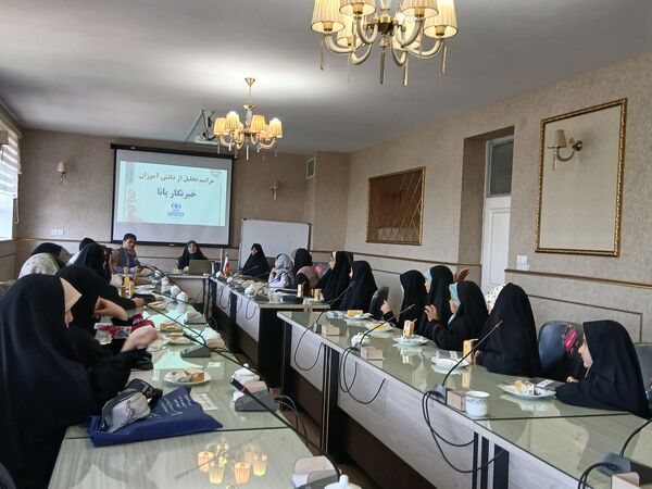 مراسم تجلیل از دانش آموز خبرنگاران پانا ناحیه پنج مشهد 
