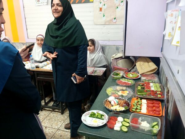 صبحانه سلامت با تم پرچم در دبستان نرجس 