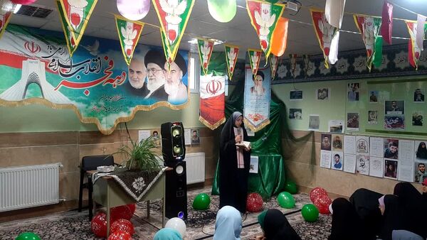 جشن با شکوه انقلاب در دبیرستان فدک منطقه ۱۲