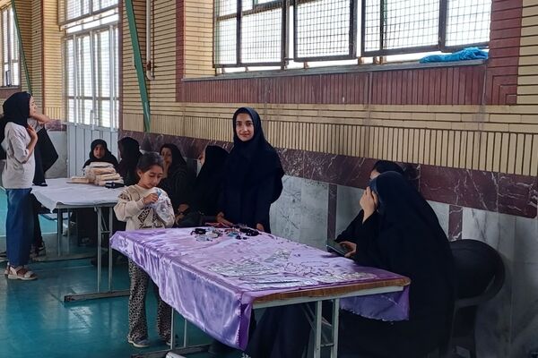 بازارچه صنایع دستی و جشنواره رباتیک درگزین