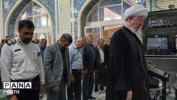 شکوه حضور در نماز جمعه بن