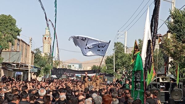 زنان و مردان بن در آیین گل‌زنی؛ هم‌نوا با کاروان کربلا