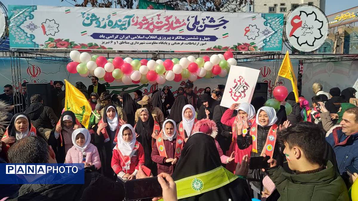 نوای دلنشین گروه سرود پیشتازان، روحی تازه در جشن انقلاب