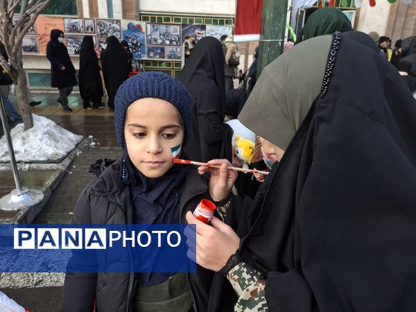 حضور پرشور همه‌ اقشار مردم مشهد در راهپیمایی ۲۲بهمن