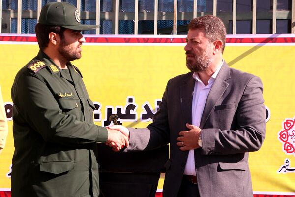 نواختن زنگ پدافند غیرعامل در هنرستان کوثر باقرشهر 