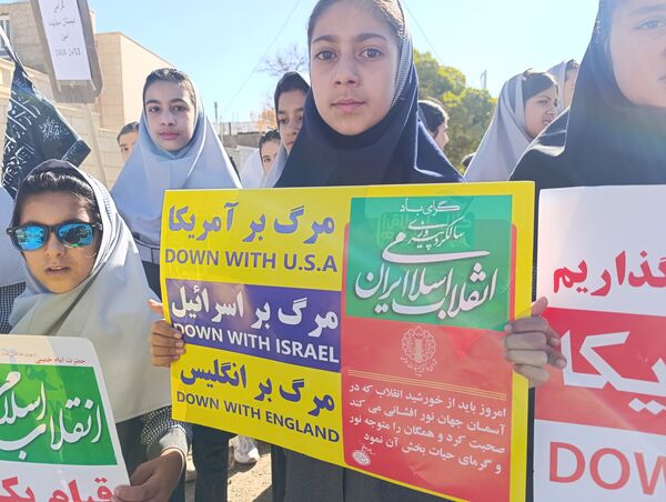 راهپیمایی یوم الله ۱۳ آبان در قادرآباد
