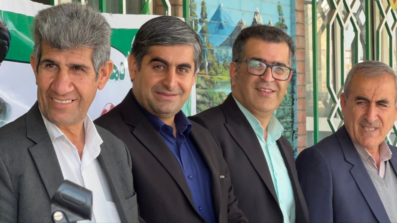 جشن تجلیل از دانش‌آموزان برتر امتحانات نوبت اول و مسابقات علمی در مدرسه تیزهوشان شهید بهشتی دهدشت