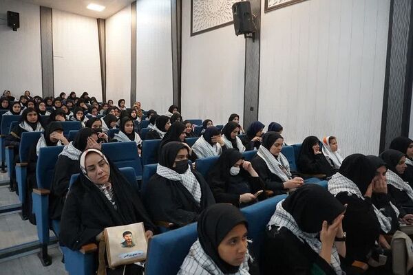 اعزام دانش‌آموزان دختر شهرستان‌های تهران به اردوهای راهیان نور