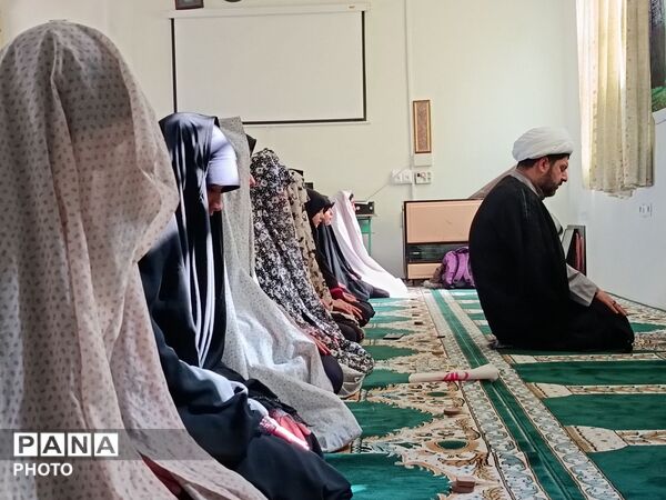 اجلاسیه نماز در دبیرستان کوثر فرهنگیان