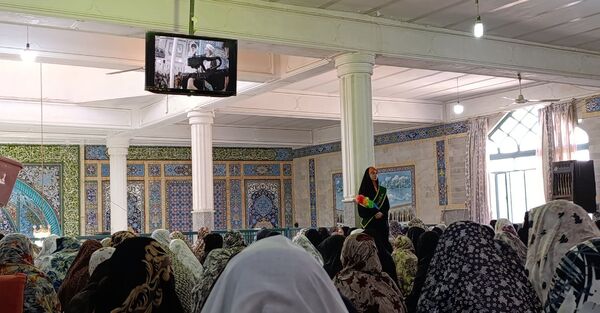 حضور نوجوانان علم و دانش مدرسه حضرت زینب(س) در نماز جمعه شهرستان اسدآباد 