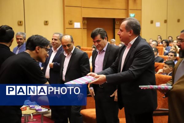 آیین نکوداشت منتخبین مرحله استانی چهل و سومین دوره مسابقات فرهنگی و هنری فردا