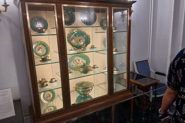 اردوی دانش‌آموزان نسیم‌شهری در کاخ نیاوران