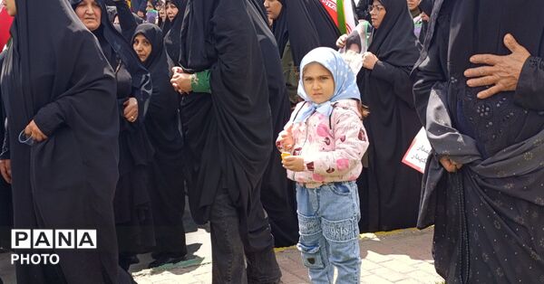 چهل روز تنهایی پس از شهادت امام انقلاب؛ مردم اسدآباد همچنان در صحنه