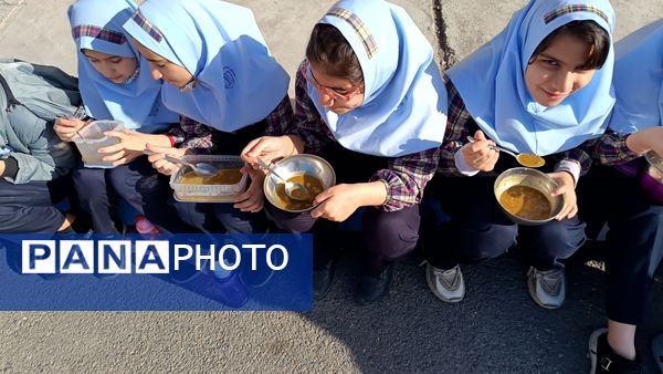 تهیه و توزیع نذری عدسی بین دانش آموزان دبستان فاطمه زهرا(س)